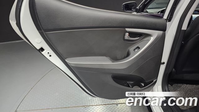 Hyundai AVANTE 2016 — photo 15