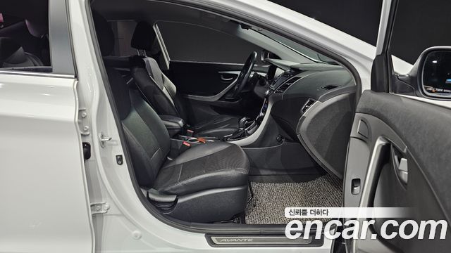 Hyundai AVANTE 2016 — photo 16