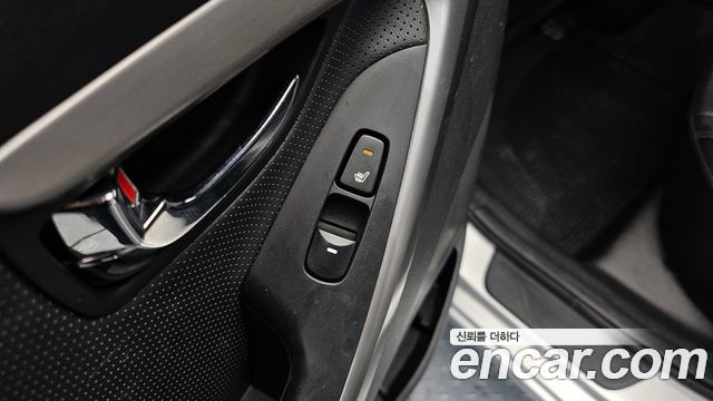 Hyundai AVANTE 2014 — photo 17