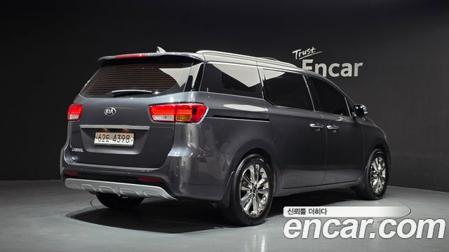 Kia Canival 2015 — photo 2