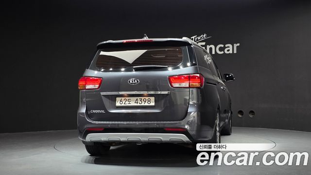 Kia Canival 2015 — photo 4