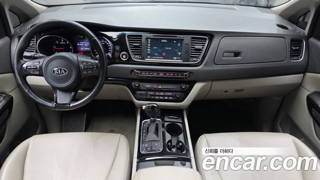 Kia Canival 2015 — photo 10