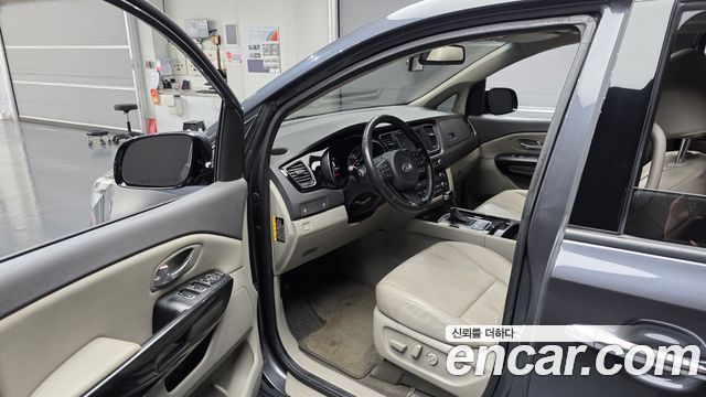 Kia Canival 2015 — photo 13