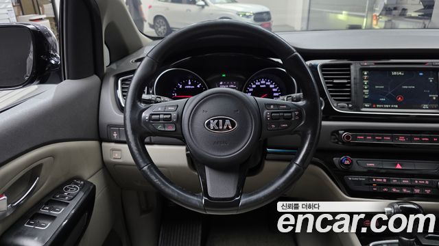 Kia Canival 2015 — photo 20