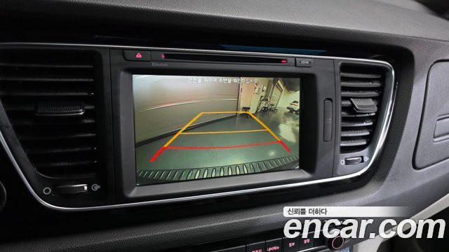 Kia Canival 2015 — photo 21