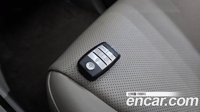 Kia Canival 2015 — photo 22