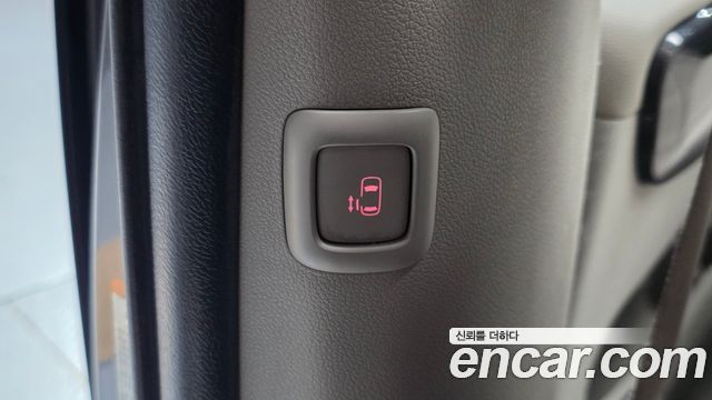 Kia Canival 2015 — photo 24