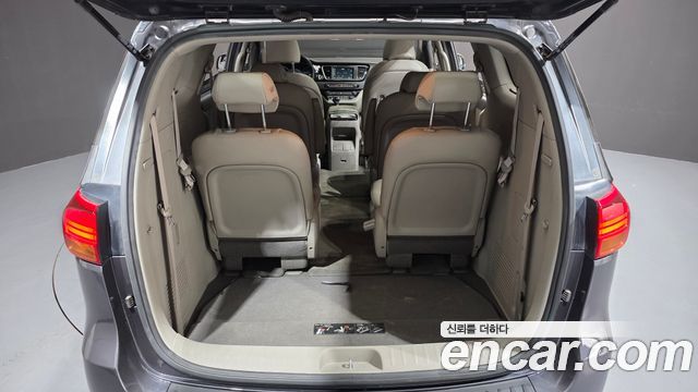 Kia Canival 2015 — photo 25
