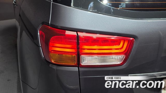 Kia Canival 2015 — photo 9