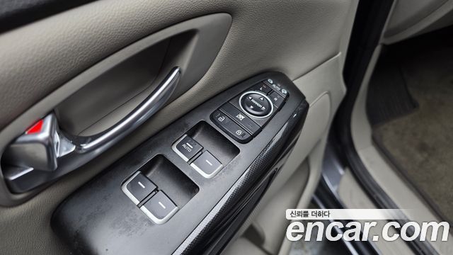 Kia Canival 2015 — photo 27