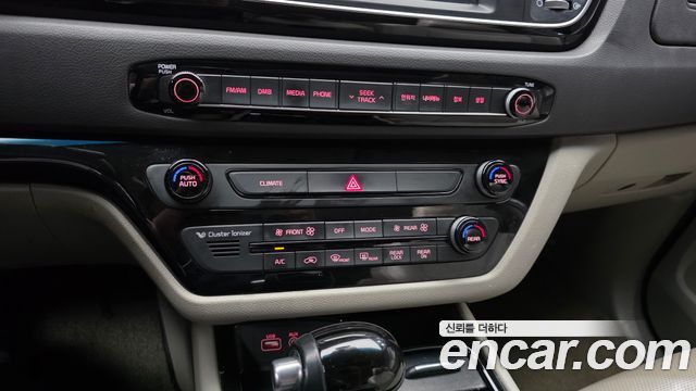 Kia Canival 2015 — photo 32