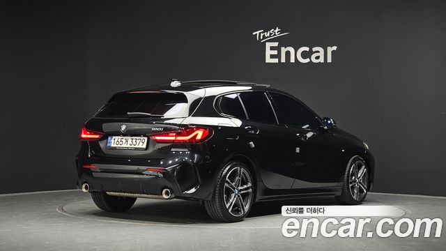 BMW 1-Series 2023 — photo 2