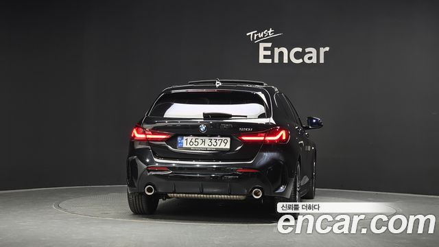 BMW 1-Series 2023 — photo 4