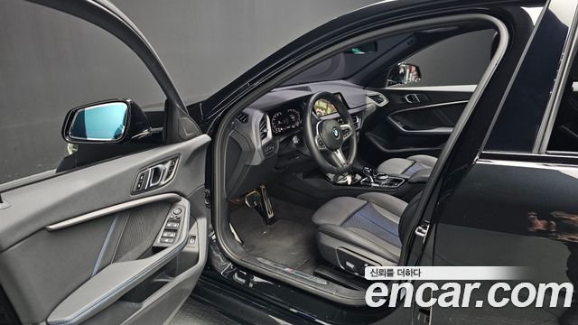BMW 1-Series 2023 — photo 13