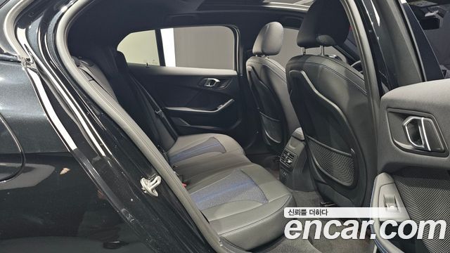 BMW 1-Series 2023 — photo 17