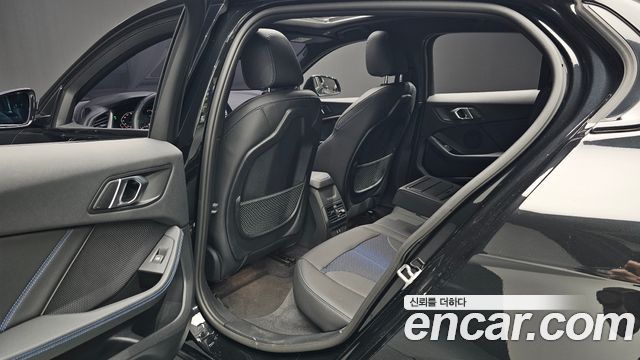 BMW 1-Series 2023 — photo 18