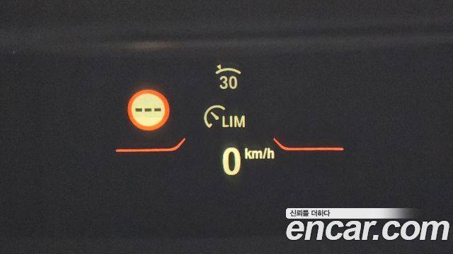 BMW 1-Series 2023 — photo 25