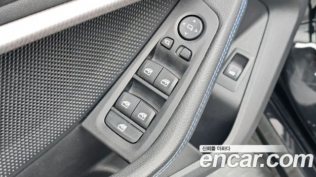 BMW 1-Series 2023 — photo 31