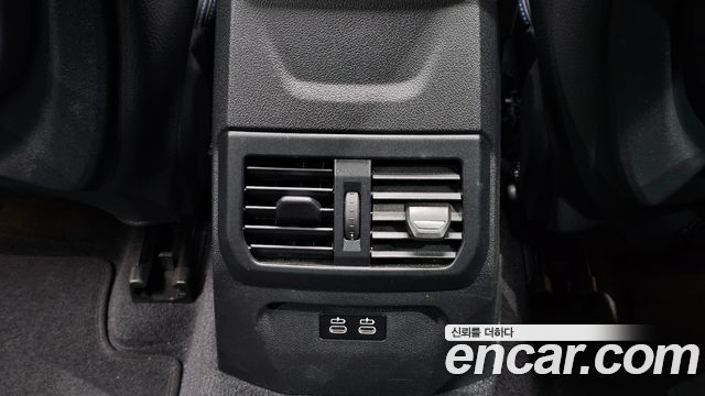 BMW 1-Series 2023 — photo 32