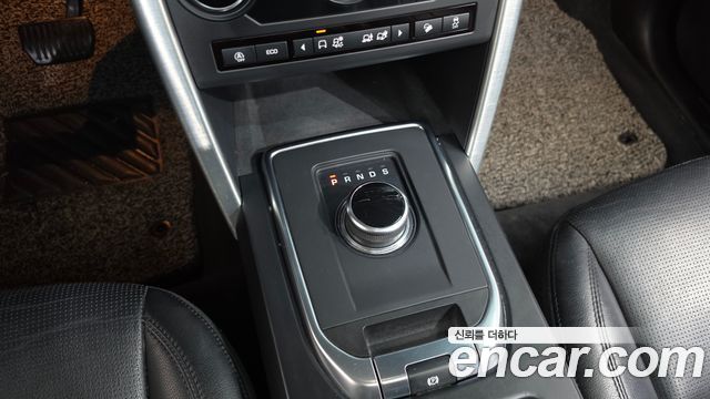 Land Rover Discovery Sport 2018 — photo 12