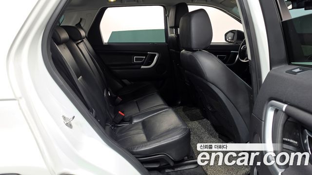 Land Rover Discovery Sport 2018 — photo 17