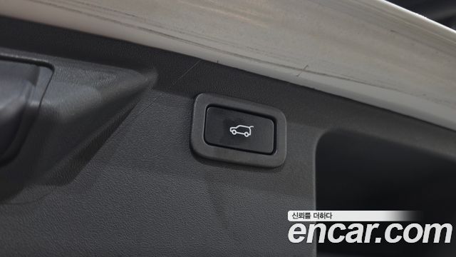 Land Rover Discovery Sport 2018 — photo 24