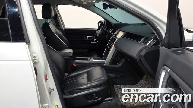 Land Rover Discovery Sport 2018 — photo 16