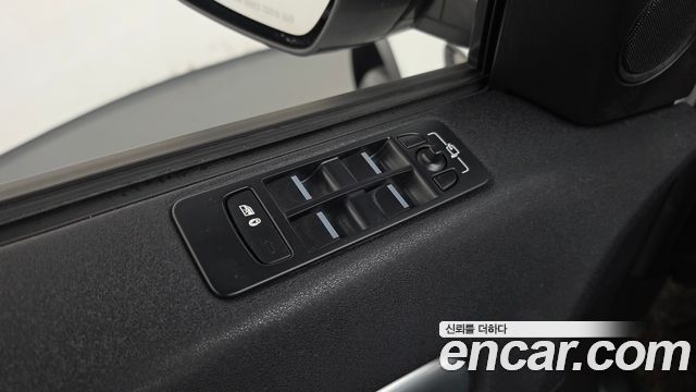 Land Rover Discovery Sport 2018 — photo 29