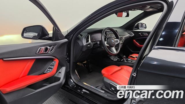BMW 1-Series 2021 — photo 13