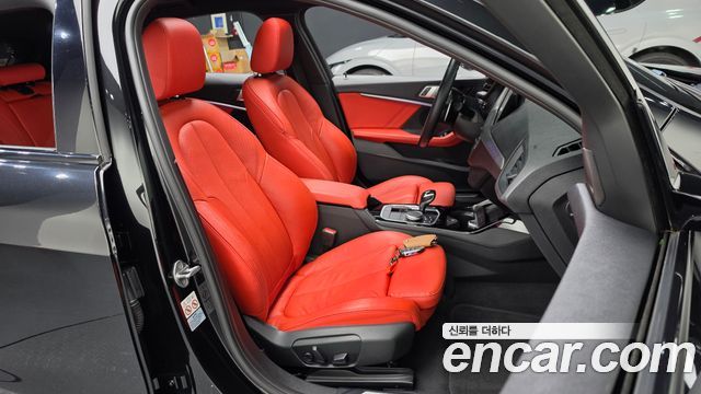 BMW 1-Series 2021 — photo 17