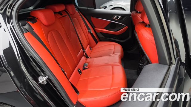 BMW 1-Series 2021 — photo 18
