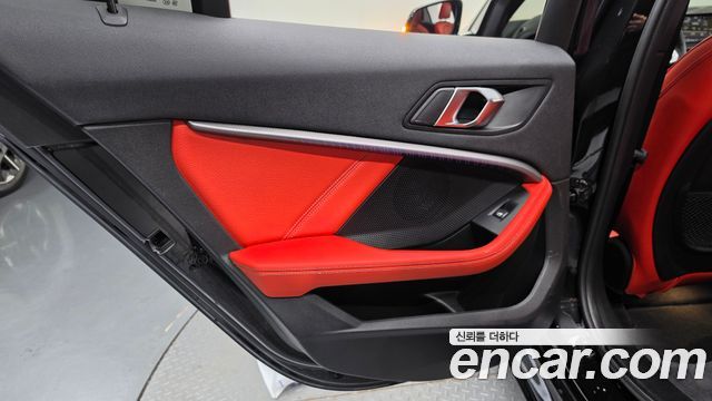 BMW 1-Series 2021 — photo 15