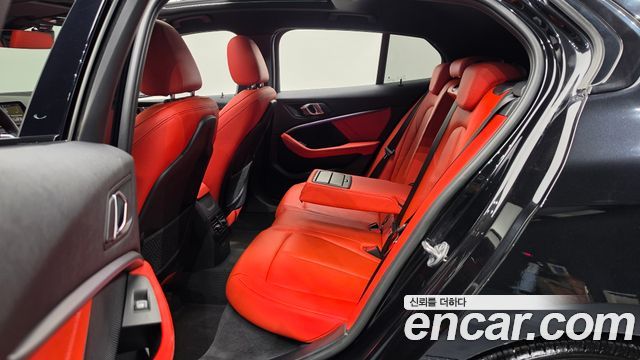 BMW 1-Series 2021 — photo 16