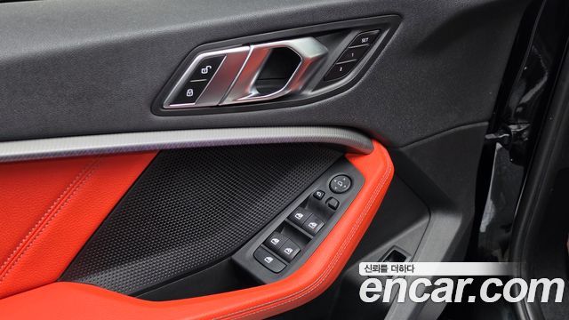 BMW 1-Series 2021 — photo 27