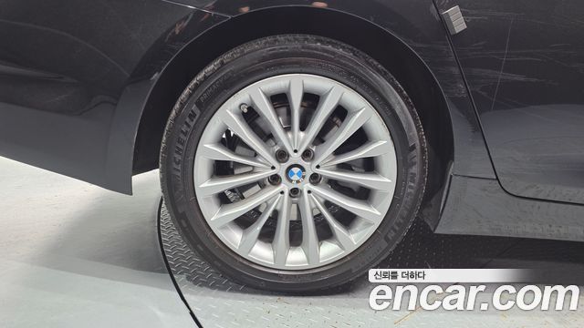 BMW 5-Series 2018 — photo 5