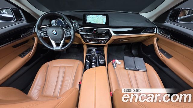 BMW 5-Series 2018 — photo 10