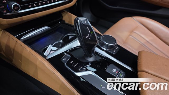 BMW 5-Series 2018 — photo 12