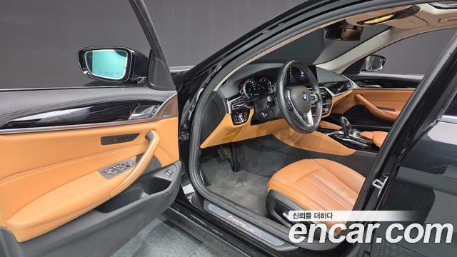 BMW 5-Series 2018 — photo 13