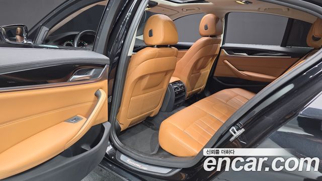 BMW 5-Series 2018 — photo 18