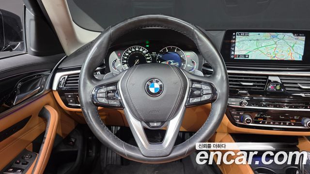 BMW 5-Series 2018 — photo 21