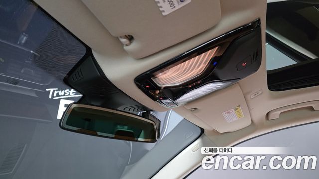 BMW 5-Series 2018 — photo 25