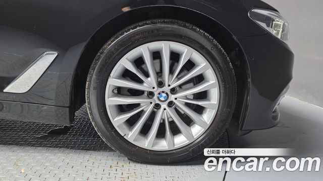 BMW 5-Series 2018 — photo 7