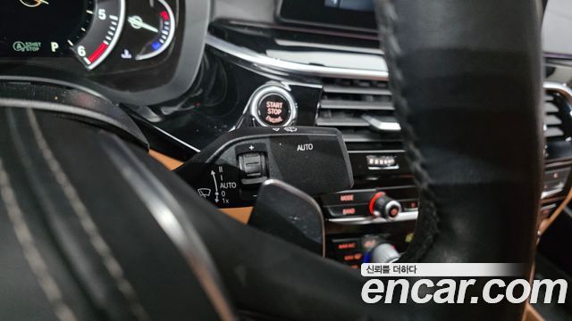 BMW 5-Series 2018 — photo 27