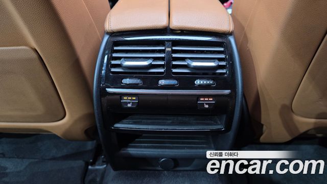 BMW 5-Series 2018 — photo 29