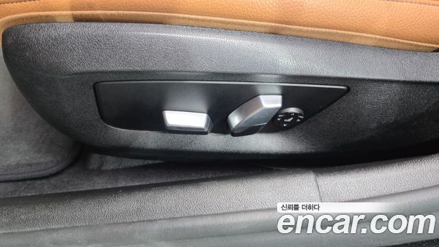 BMW 5-Series 2018 — photo 31