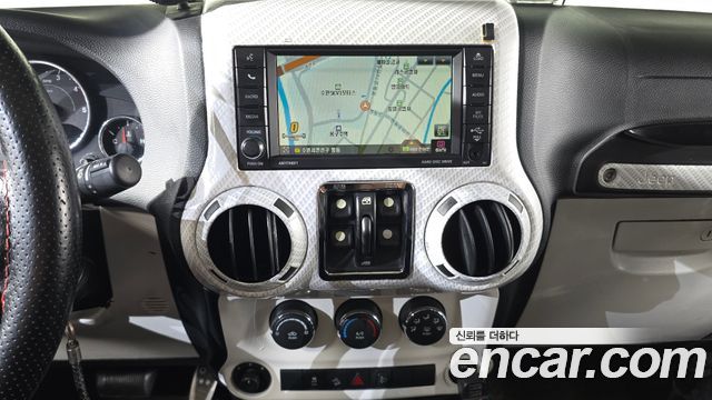 Jeep Wrangler 2012 — photo 15