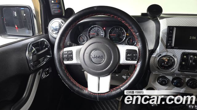 Jeep Wrangler 2012 — photo 16