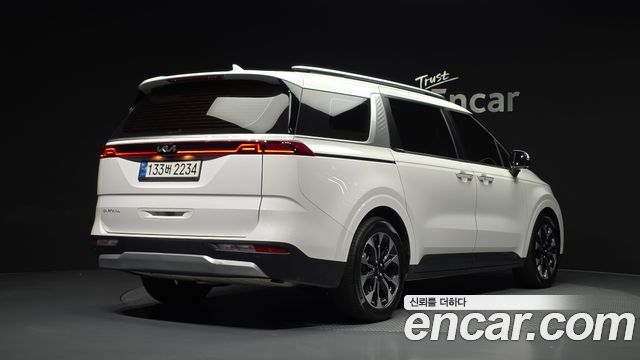 Kia Canival 2023 — photo 2