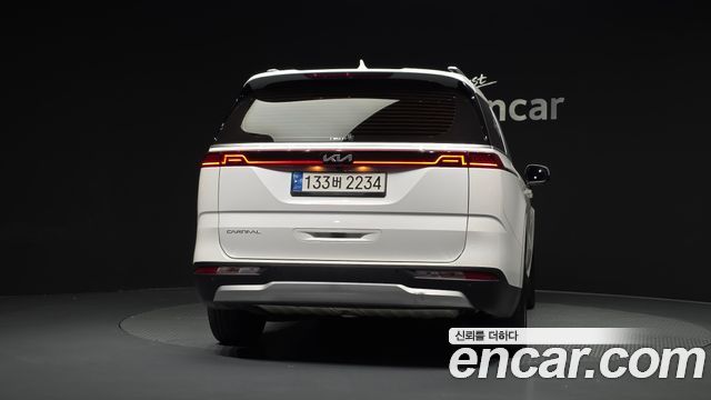 Kia Canival 2023 — photo 4