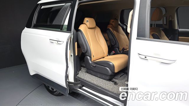 Kia Canival 2023 — photo 12